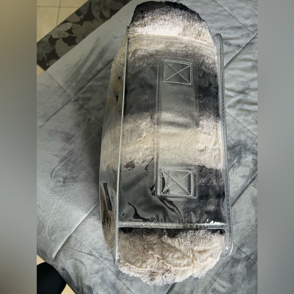 Snow Leopard Faux fur 2 Piece Twin Comforter Set. NWT. - Picture 8 of 11